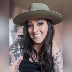 Meet your Posher, Danielle